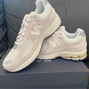 New Balance 2002R Men’s Size 9 beige color
